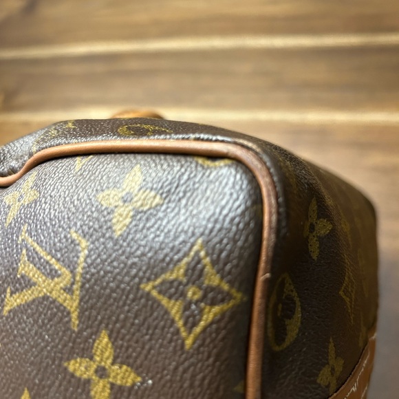SOLD****Authentic Vintage Louis Vuitton Monogram Speedy 25 - Picture 7 of 16